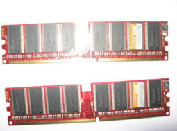 黑金剛DDR400 512M一代內(nèi)存閑置轉(zhuǎn)讓，實物圖片清晰展示